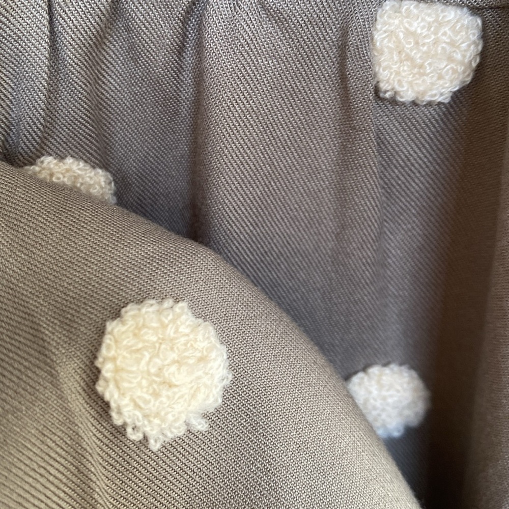 Daisies Polka Dot Pom2x Top - Picture 3 of 5